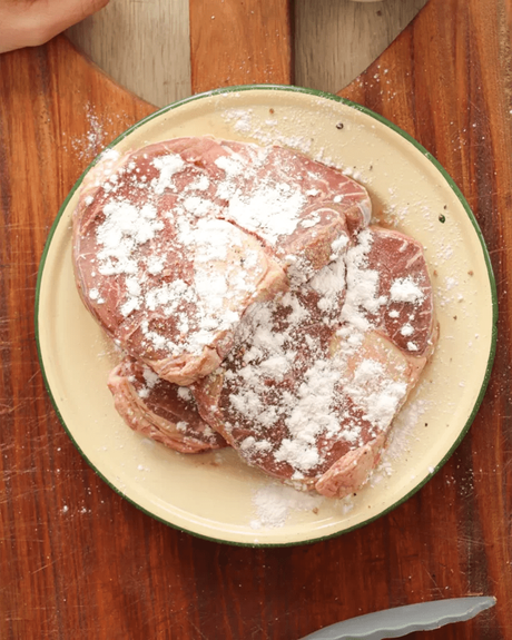 colocar harina al osobuco