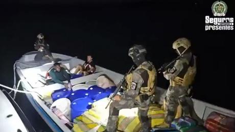 Petro muestra a EEUU cómo se incauta droga en el mar sin matar a nadie. Petro muestra a EEUU cómo se incauta droga en el mar sin matar a nadie.