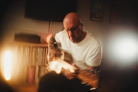 Ale Méndez estrena su nuevo single y lanza su álbum este jueves 16 de octubre en el Bar Grez Ale Méndez estrena su nuevo single y lanza su álbum este jueves 16 de octubre en el Bar Grez