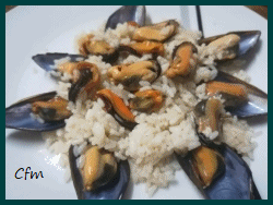 Mejillones al vapor con salsa de pimentón