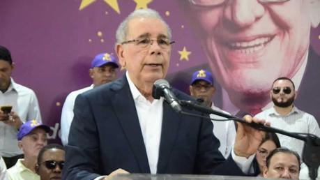 Danilo advierte de pago de RD$ 324 mil millones en intereses en 2026.