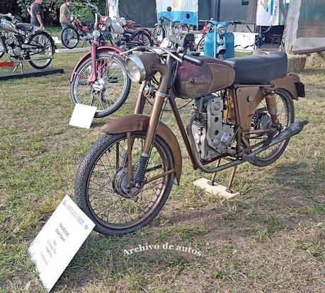 Clubes, stands y presentación de un libro Clubes, stands y presentación de un libro