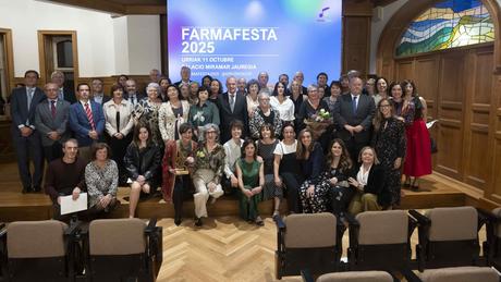 Homenaje a farmacéuticos y farmacéuticas guipuzcoanos: «La farmacia que hoy conocemos y defendemos es fruto de vuestro legado»