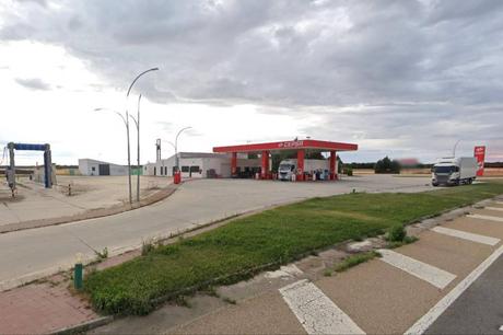 Sale a subasta una estación de servicio en explotación en Alcazarén (Valladolid) por 300.000 € junto con 3 depósitos de hidrocarburos