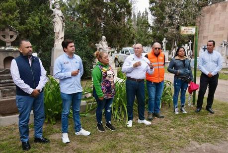 Panteón del Saucito recibe jornada de limpieza previo al Día de Muertos