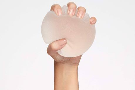 El Dr. Riccio analiza el implante Fix Nip NRI para reconstrucción de areola-pezón tras mastectomía El Dr. Riccio analiza el implante Fix Nip NRI para reconstrucción de areola-pezón tras mastectomía