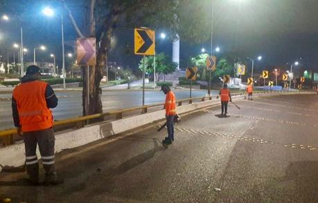 Avenida Salvador Nava recibe mantenimiento integral en carriles centrales Avenida Salvador Nava recibe mantenimiento integral en carriles centrales