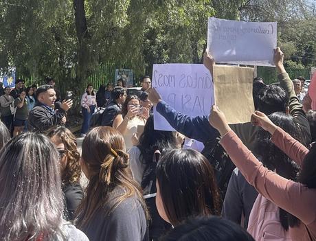 Alumnas de Economía en la UASLP se manifiestan por acoso y omisión de autoridades