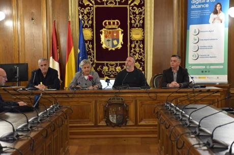 Redes sociales y espacios físicos, principales vías de comunicación en las zonas despobladas de CLM según un estudio Redes sociales y espacios físicos, principales vías de comunicación en las zonas despobladas de CLM según un estudio