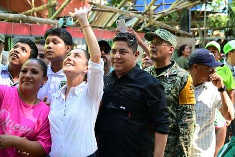 Supervisan entrega de apoyos y labores de limpieza en Tamazunchale tras inundaciones Supervisan entrega de apoyos y labores de limpieza en Tamazunchale tras inundaciones