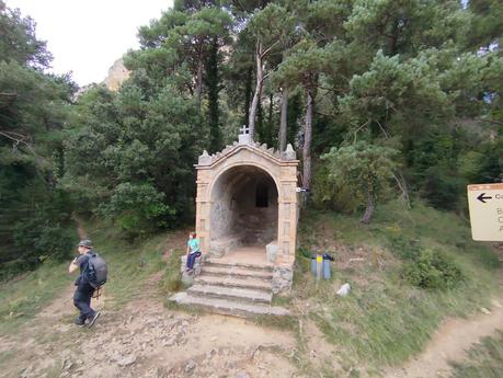 Excursión por la Serra de Queralt: descubriendo la Baga de Cal Pere Sastre y sus camagrocs | El Berguedà