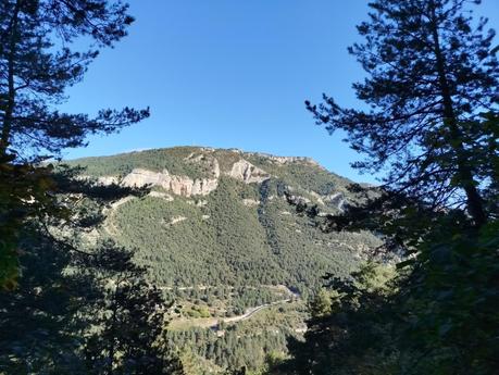 Excursión por la Serra de Queralt: descubriendo la Baga de Cal Pere Sastre y sus camagrocs | El Berguedà