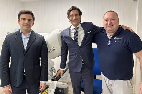 El grupo ROC Clinic realiza la primera telecirugía de España El grupo ROC Clinic realiza la primera telecirugía de España