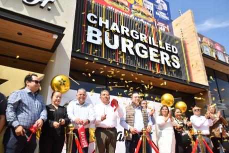 Juan Manuel Navarro inaugura nueva sucursal de Carl’s Jr. y destaca confianza empresarial en Soledad