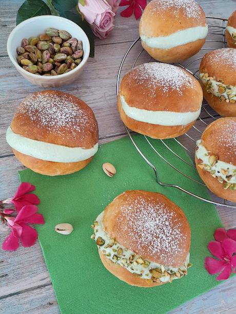 Maritozzi al pistacchio