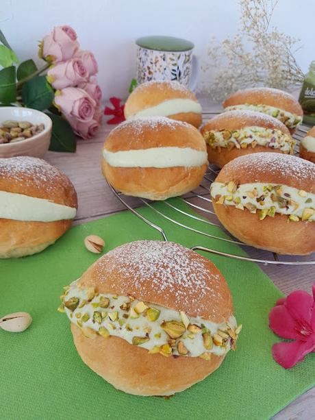 Maritozzi al pistacchio