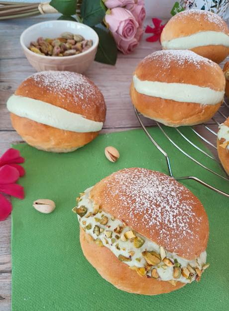 Maritozzi al pistacchio