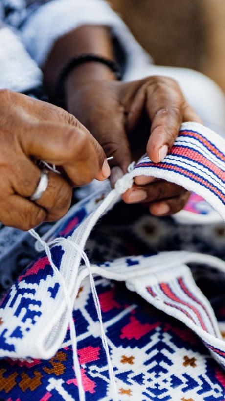 La ruta de la artesanía latinoamericana: cómo las comunidades indígenas se insertan en el mercado global