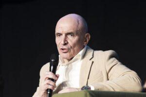 Petro invita al excomandante del Mando Sur de las Fuerzas Armadas de EEUU a ser su asesor Petro invita al excomandante del Mando Sur de las Fuerzas Armadas de EEUU a ser su asesor