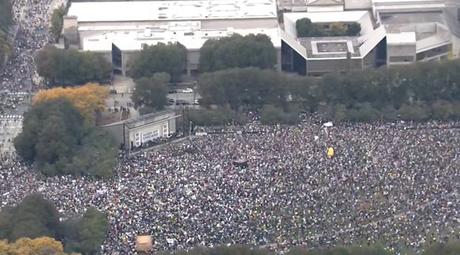 Parece que Trump tiene un problema: escena que no puede ignorar Parece que Trump tiene un problema: escena que no puede ignorar