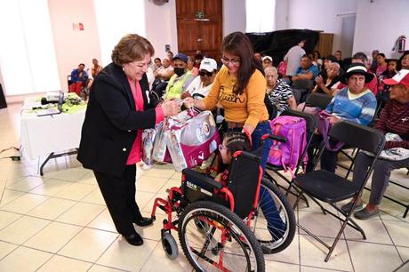 DIF Soledad entrega apoyos a 180 personas mayores y con discapacidad