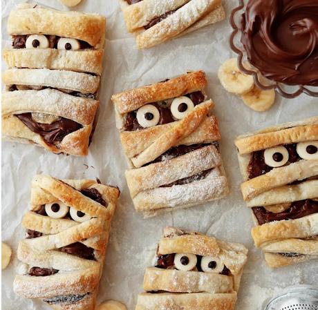 Pastelitos de Nutella con forma de momia Pastelitos de Nutella con forma de momia