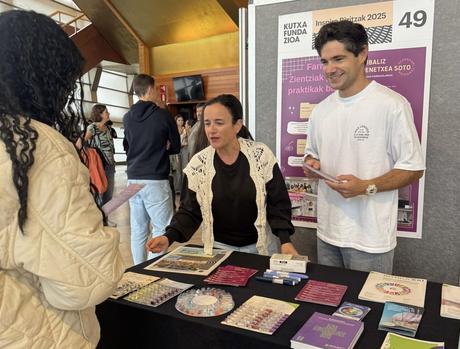 El Colegio de Farmacéuticos de Gipuzkoa acerca a jóvenes estudiantes las salidas y oportunidades de la profesión para orientarles en su elección académica