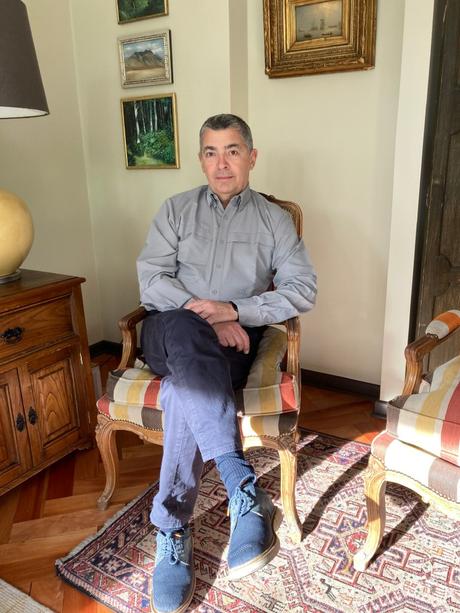 Mundos Ingrávidos y Gentiles: una novela sobre el esplendor que se desvanece Mundos Ingrávidos y Gentiles: una novela sobre el esplendor que se desvanece