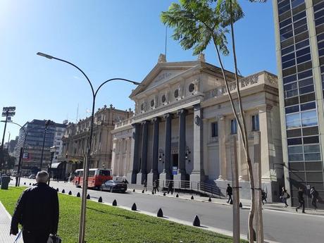 Recorriendo Buenos Aires: Plaza Lavalle. escuelaroca.jpg