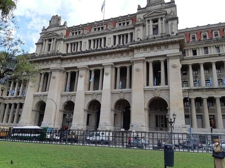 Recorriendo Buenos Aires: Plaza Lavalle. 20180528_135058.jpg
