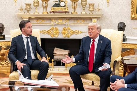 Trump carga ante Rutte contra España por el gasto militar: «El problema se podría resolver muy fácilmente»