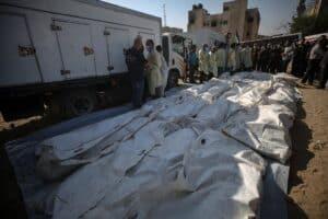 Robles recuerda a algunos soldados que han pasado por Toledo tras ver ‘Ucrania. Resistencia y Esperanza’ Robles recuerda a algunos soldados que han pasado por Toledo tras ver ‘Ucrania. Resistencia y Esperanza’