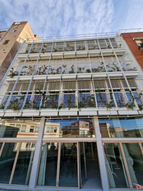 El nuevo espacio comunitario de Sants: un impulso para el barrio Abre el Espai Veïnal Olzinelles