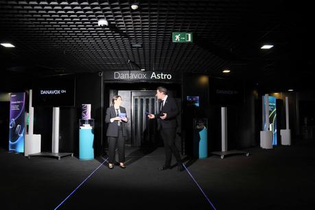 DANAVOX presenta su nueva tecnología ASTRO en el Faro de Moncloa: una experiencia de otro planeta para los audioprotesistas DANAVOX presenta su nueva tecnología ASTRO en el Faro de Moncloa: una experiencia de otro planeta para los audioprotesistas