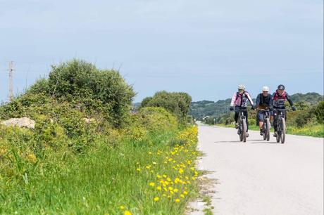 Menorca, el paraíso del ciclismo en el Mediterráneo; una isla que se vive sobre dos ruedas Menorca, el paraíso del ciclismo en el Mediterráneo; una isla que se vive sobre dos ruedas
