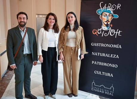 Martín reconoce a la empresa valdepeñera Tecnobit y la labor de la Policía Local Martín reconoce a la empresa valdepeñera Tecnobit y la labor de la Policía Local