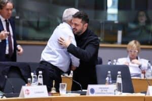 Los líderes de la UE encargan a la Comisión la base legal para usar activos rusos para financiar a Ucrania Los líderes de la UE encargan a la Comisión la base legal para usar activos rusos para financiar a Ucrania