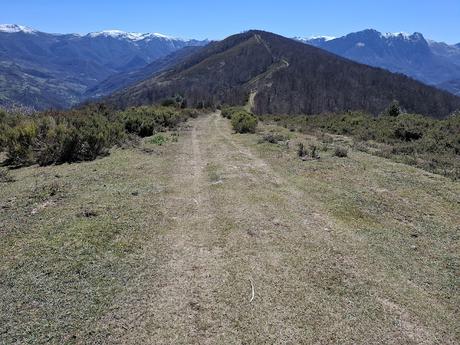 Campomanes-Erías-Fresneo-El Curuḷḷu Braña