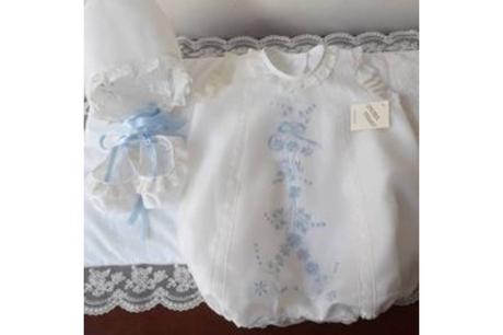 Carmen U. Varona combina moda infantil artesanal con más de 25 años de tradición