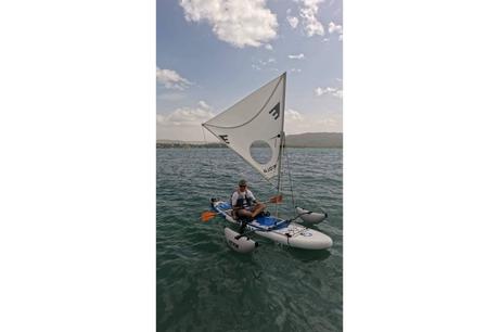 EOLA impulsa la práctica de deportes náuticos con su innovador sistema de vela para kayaks y paddle surf
