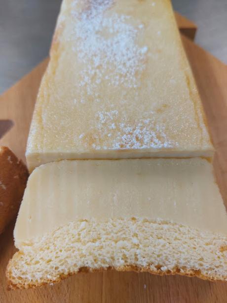 PASTEL EN TRES TEXTURAS DE LIMÓN Y VAINILLA