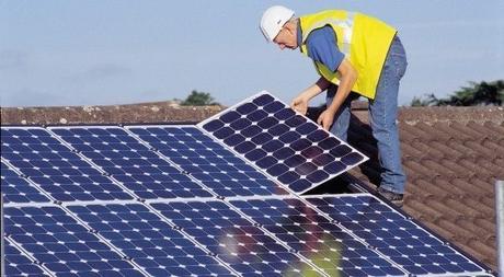 La economía circular ofrece empleo en energías renovables