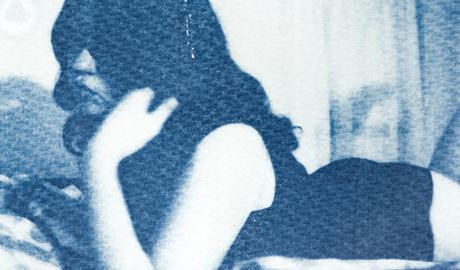 Luz, textura y emoción: anís revela la fragilidad de lo efímero en «esto tiene un final» Luz, textura y emoción: anís revela la fragilidad de lo efímero en «esto tiene un final»