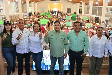 Ricardo Gallardo cumple a damnificados de Tamazunchale y Matlapa con el programa “Fuerza Huasteca” Ricardo Gallardo cumple a damnificados de Tamazunchale y Matlapa con el programa “Fuerza Huasteca”