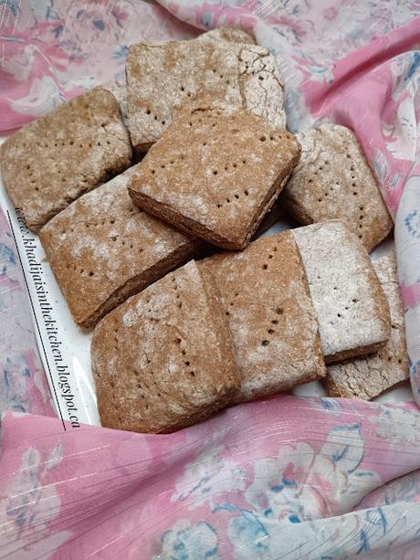 PAIN DE BLÉ ET DE SEIGLE / WHOLE WHEAT AND RYE BREAD / PAN INTEGRAL DE TRIGO Y CENTENO / خبز القمح الكامل والجاودار