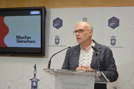 La Junta confirma al alcalde de Fuente el Fresno la «inminente» renovación del firme en la travesía de la CM-4120