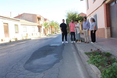 La Junta confirma al alcalde de Fuente el Fresno la «inminente» renovación del firme en la travesía de la CM-4120