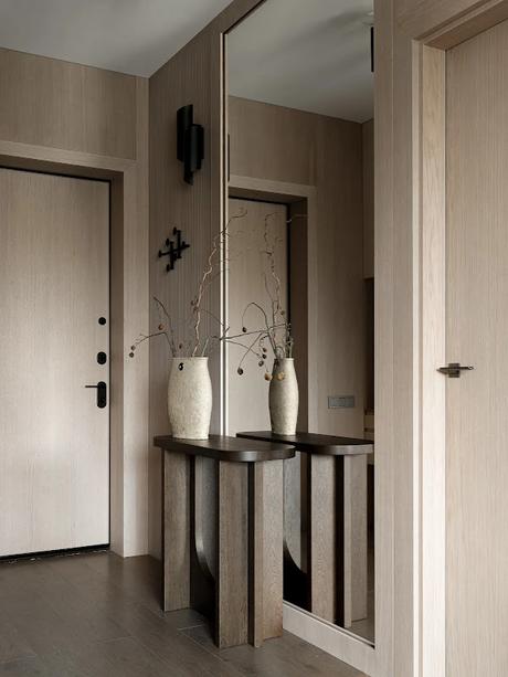 Luz de invierno en Moscú: una vivienda familiar que celebra la calma y la claridad