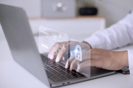 Policía Nacional y Canal Sénior renuevan su alianza; primera infografía disponible para prevenir estafas