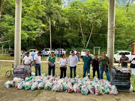 Gobierno Estatal lleva apoyo a comunidades afectadas por lluvias en Xilitla Gobierno Estatal lleva apoyo a comunidades afectadas por lluvias en Xilitla